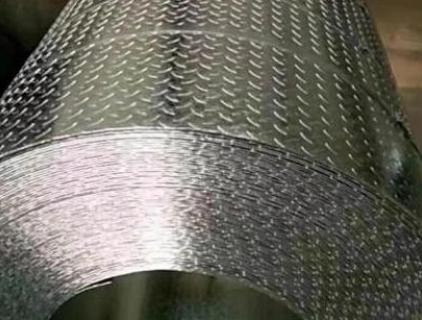 El uso de láminas recubiertas de aluminio, zinc y magnesio